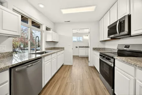 24 Dewey Street Ashland OR 97520