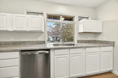 24 Dewey Street Ashland OR 97520