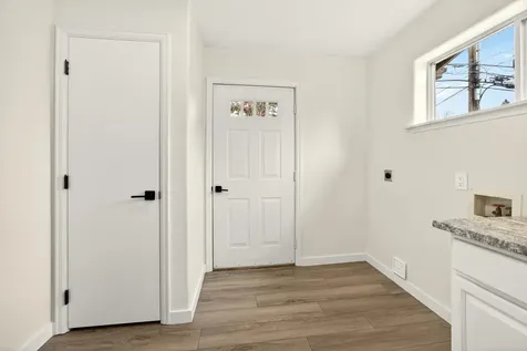 24 Dewey Street Ashland OR 97520