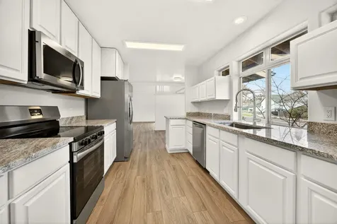 24 Dewey Street Ashland OR 97520