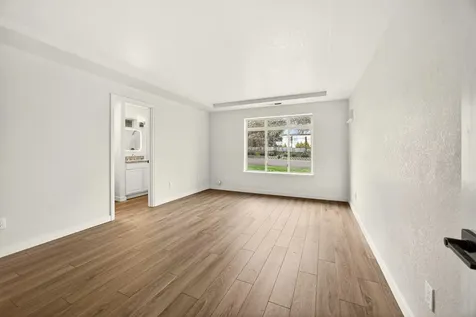 24 Dewey Street Ashland OR 97520