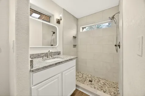 24 Dewey Street Ashland OR 97520