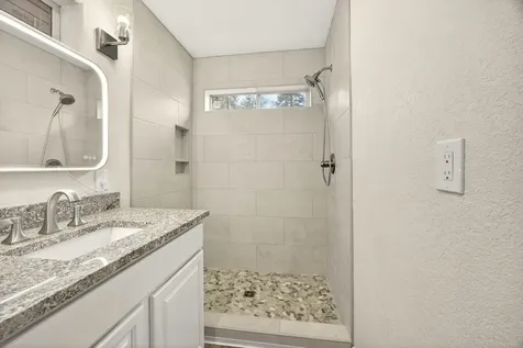 24 Dewey Street Ashland OR 97520