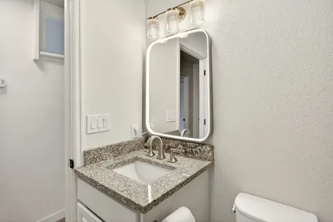 24 Dewey Street Ashland OR 97520