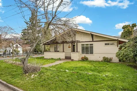 24 Dewey Street Ashland OR 97520