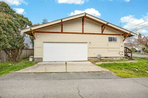 24 Dewey Street Ashland OR 97520