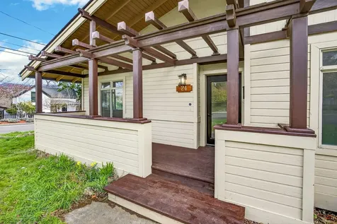 24 Dewey Street Ashland OR 97520
