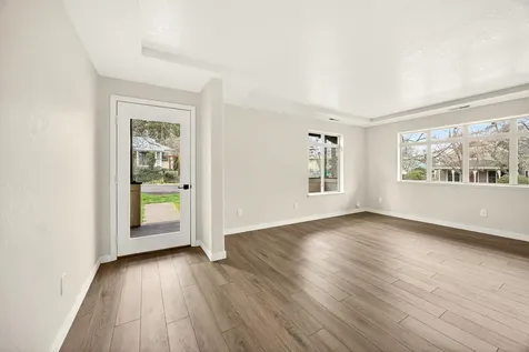 24 Dewey Street Ashland OR 97520