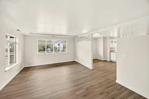 24 Dewey Street Ashland OR 97520