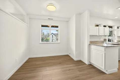 24 Dewey Street Ashland OR 97520