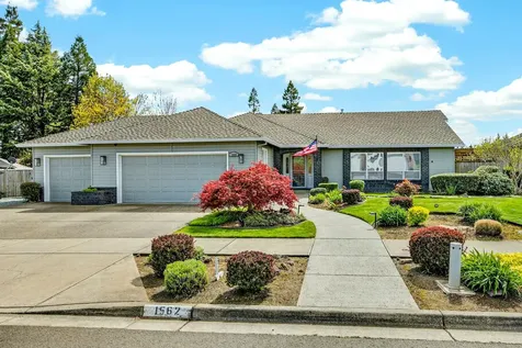 1562 Ridge Way Medford OR 97504