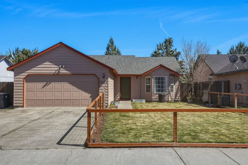 2004 SW 29th Street Redmond OR 97756