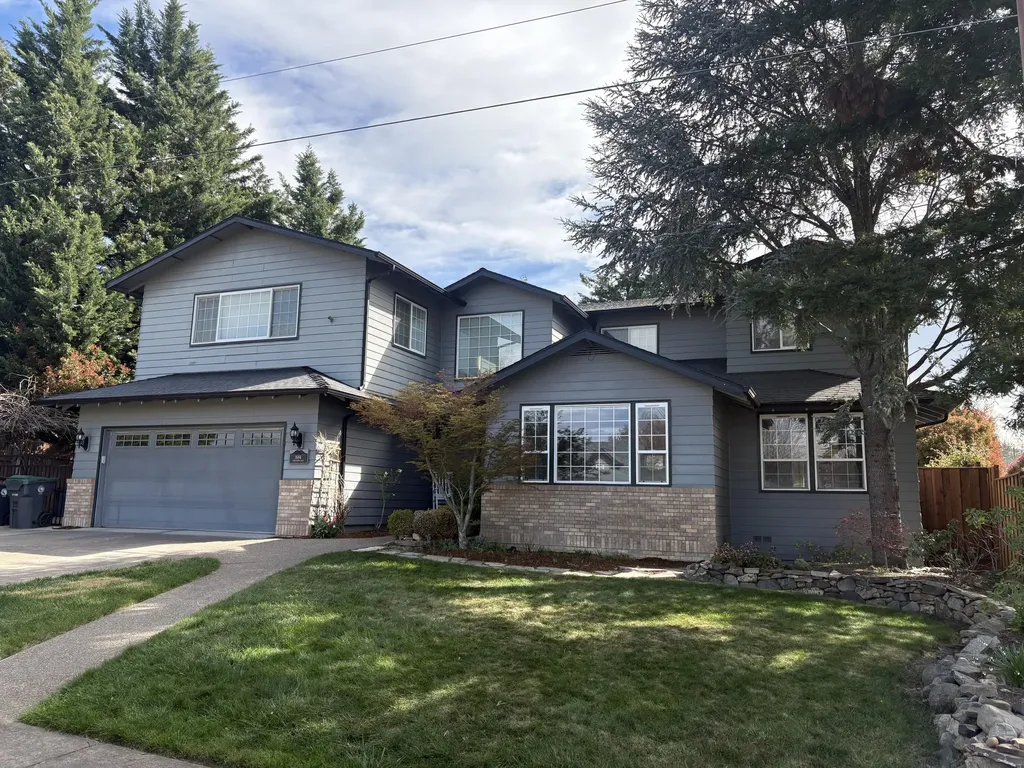 1684 Thrasher Lane Medford OR 97504
