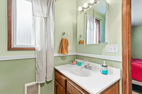 1883 S Peach Street Medford OR 97501