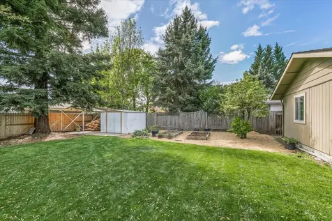 1883 S Peach Street Medford OR 97501