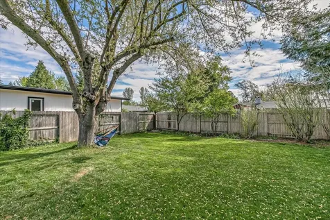 1883 S Peach Street Medford OR 97501
