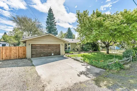 1883 S Peach Street Medford OR 97501