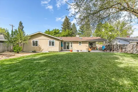 1883 S Peach Street Medford OR 97501