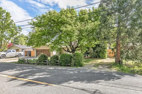 1883 S Peach Street Medford OR 97501