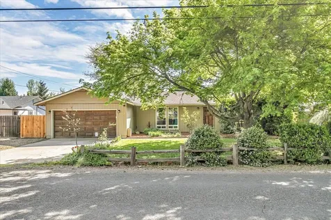 1883 S Peach Street Medford OR 97501
