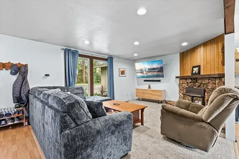 1883 S Peach Street Medford OR 97501