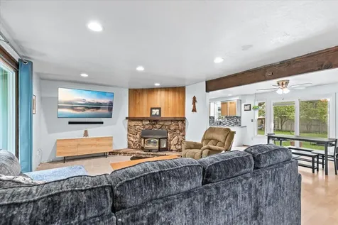 1883 S Peach Street Medford OR 97501