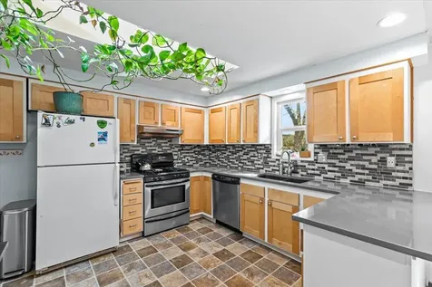 1883 S Peach Street Medford OR 97501