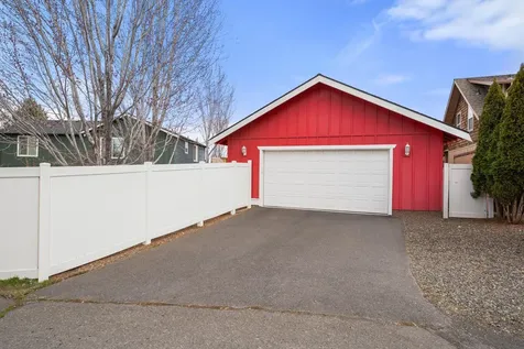 2225 SW 36th Court Redmond OR 97756