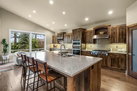 3277 NW Pee Wee Court Bend OR 97703