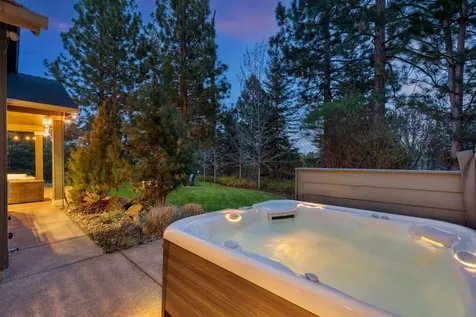 3277 NW Pee Wee Court Bend OR 97703