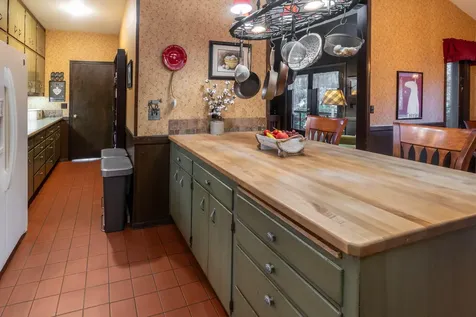 20799 NW Oneil Highway Redmond OR 97756