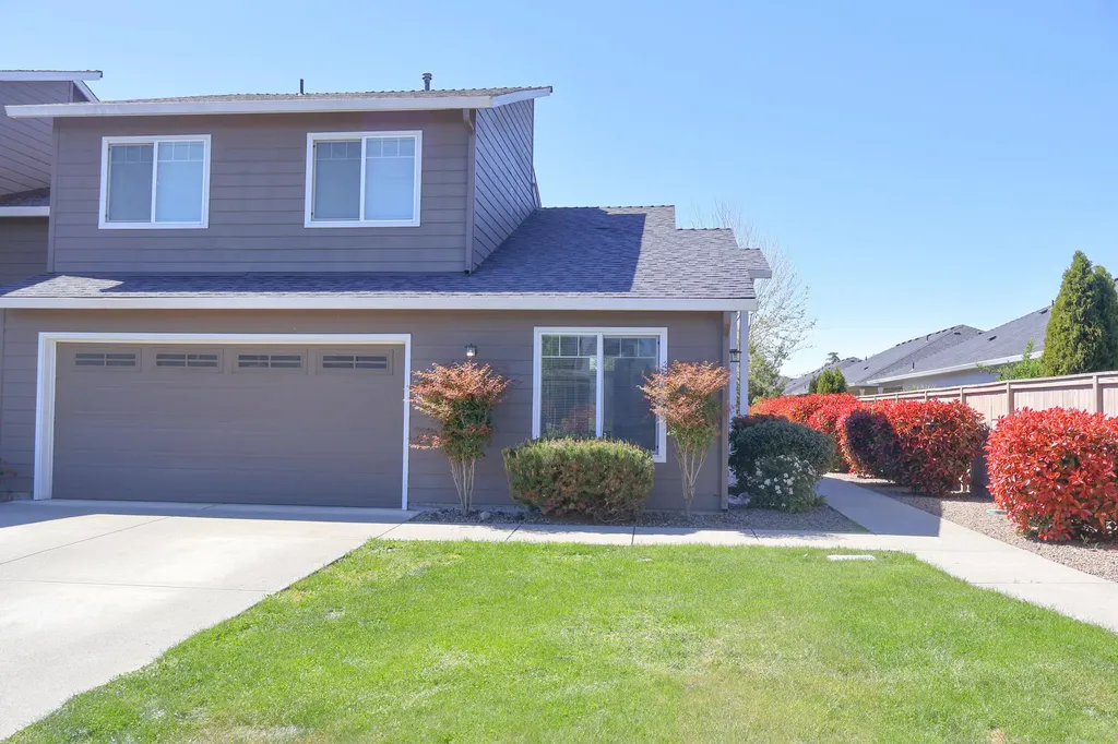 303 Live Oak Loop Central Point OR 97502