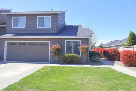 303 Live Oak Loop Central Point OR 97502