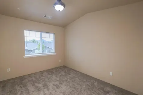 303 Live Oak Loop Central Point OR 97502