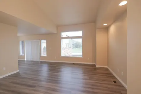 303 Live Oak Loop Central Point OR 97502