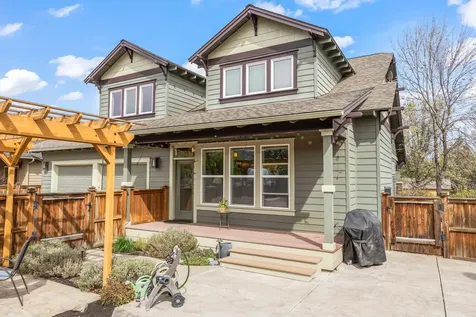 1037 NW Rimrock Drive Redmond OR 97756