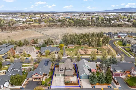 1037 NW Rimrock Drive Redmond OR 97756