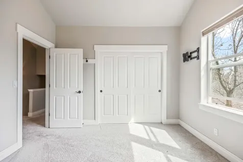 1037 NW Rimrock Drive Redmond OR 97756