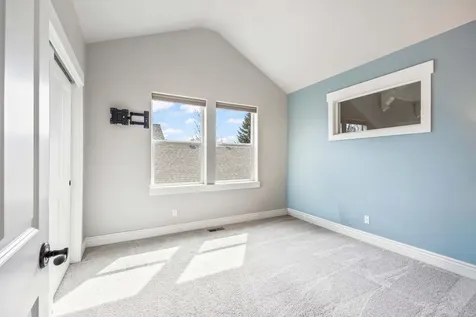 1037 NW Rimrock Drive Redmond OR 97756