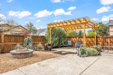 1037 NW Rimrock Drive Redmond OR 97756