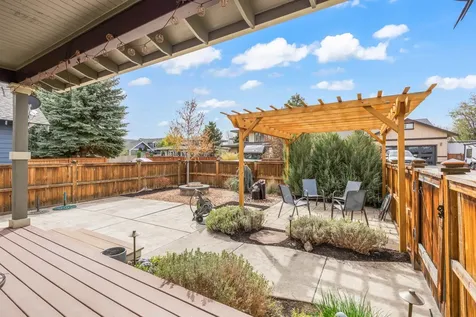 1037 NW Rimrock Drive Redmond OR 97756