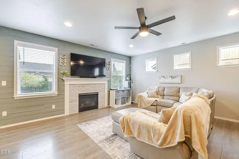 2548 NW Ivy Way Redmond OR 97756