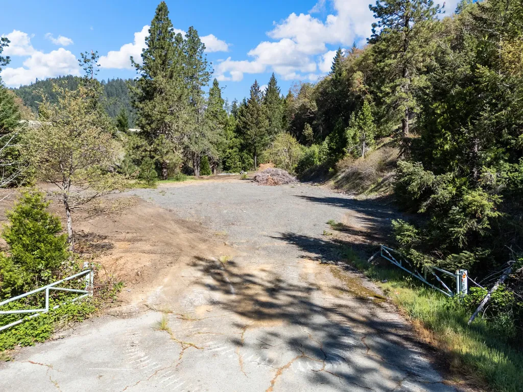 101 Coyote Creek Road Wolf Creek OR 97497