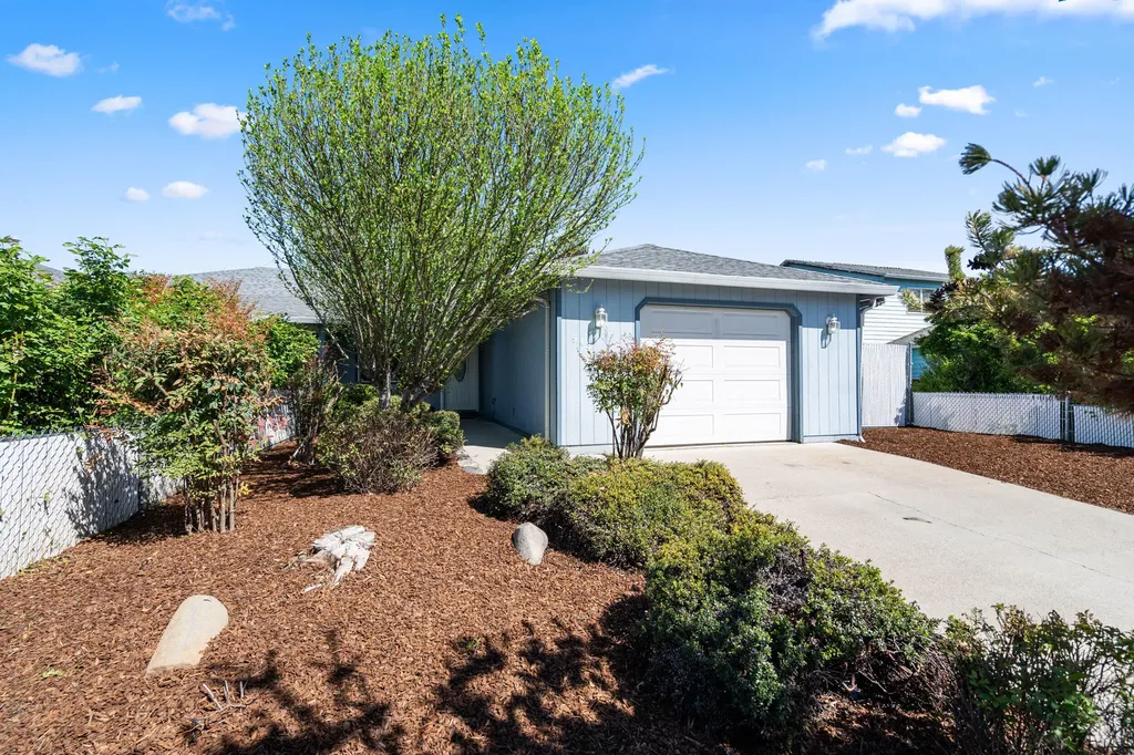 943 Hopkins Road Central Point OR 97502