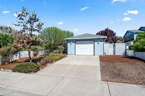 943 Hopkins Road Central Point OR 97502