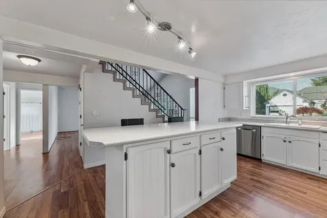 1245 Valley View Drive Medford OR 97504