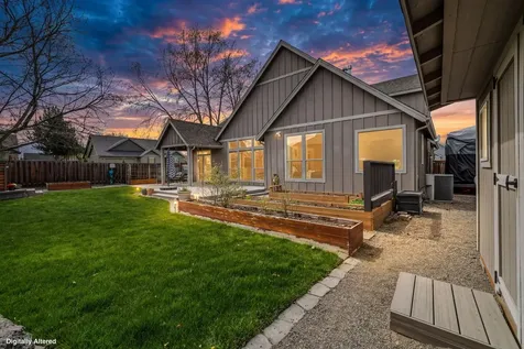 2546 NW 22nd Street Redmond OR 97756