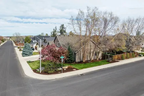 2546 NW 22nd Street Redmond OR 97756