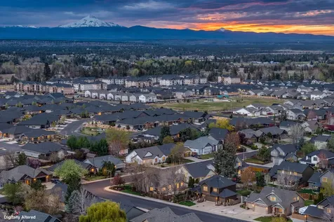 2546 NW 22nd Street Redmond OR 97756