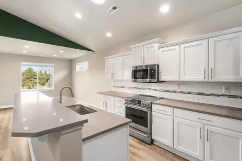 4485 SW Salmon Avenue Redmond OR 97756